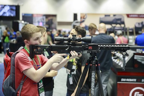 Nueva York busca cerrar la poderosa Asociación Nacional del Rifle por fraude