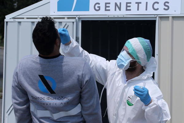 La OMS se aferra al hallazgo de una vacuna mientras pandemia sigue sin remitir
