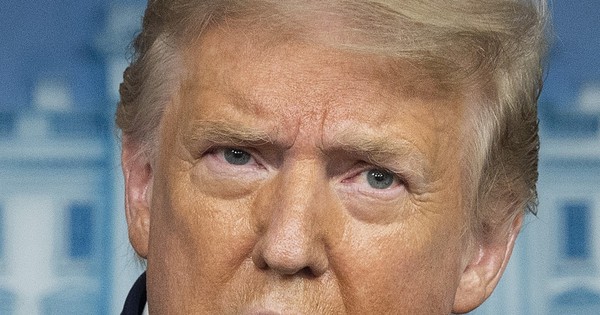 Facebook desmantela red de cuentas falsas que promocionaban a Trump desde Rumania