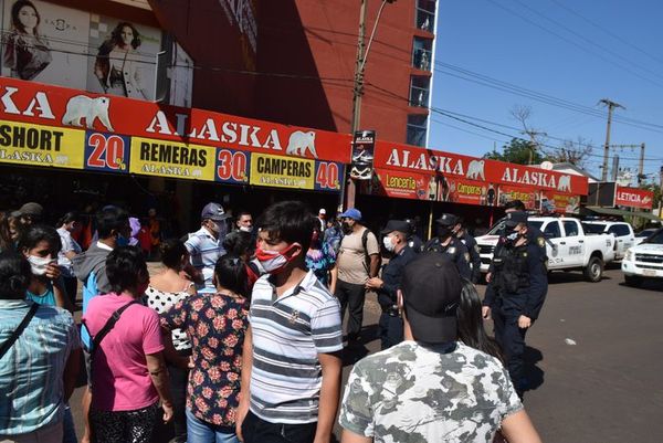 Incidentes durante entrega de kits en Encarnación - Nacionales - ABC Color