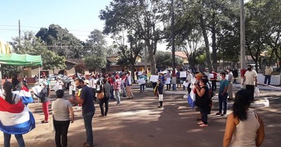 Gran convocatoria contra la intendenta de Quiindy, la colorada Alba Acevedo