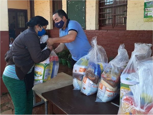 Vuelven a entregar kits de alimentos a escuelas en Hohenau
