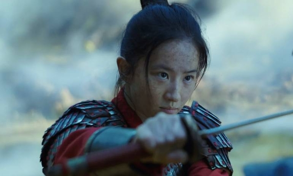 HOY / Los cines españoles acusan a Disney de engañar al público con "Mulan"