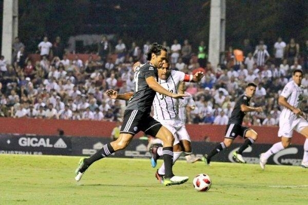 HOY / Obligados a ganar con las miras puestas en el clásico blanco y negro