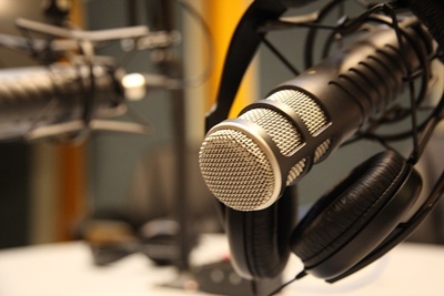 Paraguaya emprende en España montando una radio hace ocho años » Ñanduti