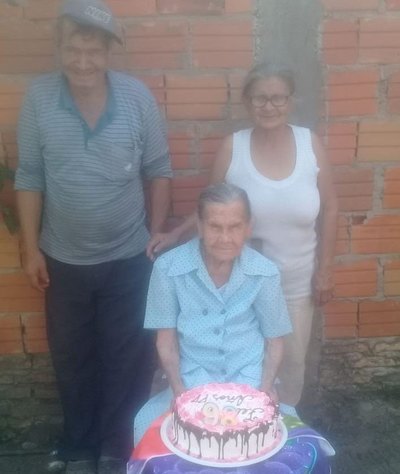 Ña Cayetana apagó 98 velitas y recordó a don Anacleto, su amor eterno | Crónica