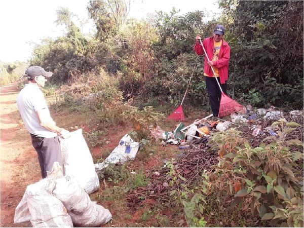 Suman quejas contra personas que tiran basura en caminos vecinales de Misiones