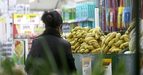 Inician sumario a supermercado por cobrar más del precio que figura en producto