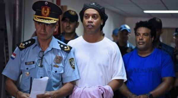 Fiscalía pide suspensión de pena y Ronaldinho quedará libre