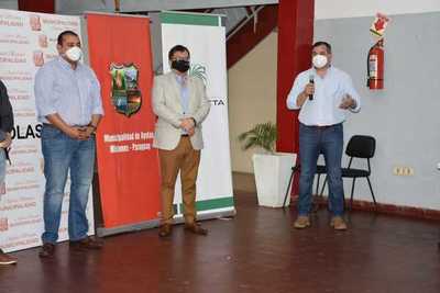 Yacyretá entrega aporte a la Gobernación de Misiones y UNP Filial Ayolas - Digital Misiones