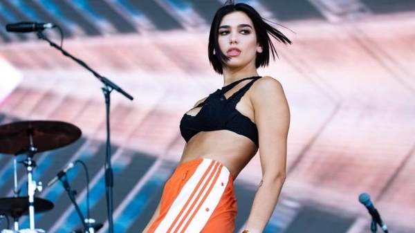 HOY / Dua Lipa relanzará el disco "Future Nostalgia" con invitados como Madonna