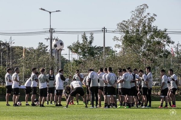 Detectan covid-19 en plantel de Libertad y Olimpia | Noticias Paraguay