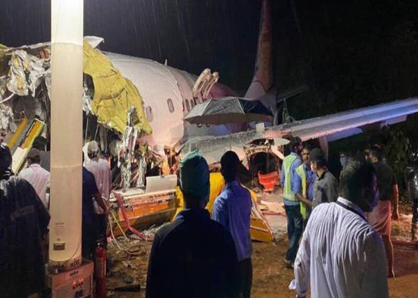 ¡Trágico accidente en India! Avión con casi 200 pasajeros a bordo se partió en dos durante aterrizaje - Megacadena — Últimas Noticias de Paraguay