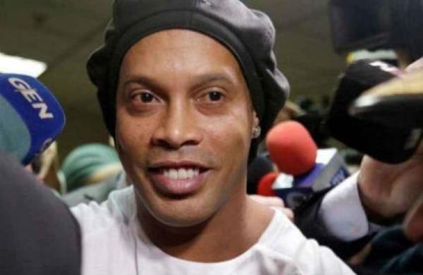 Ronaldinho cerca de salir en Libertad - C9N