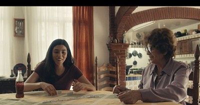 Coca Cola lanza la campaña “Juntos se siente mejor”