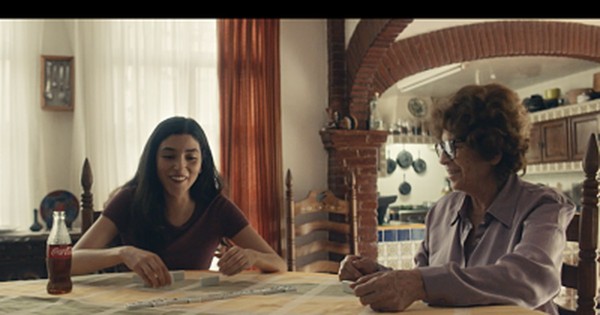 Coca Cola lanza la campaña “Juntos se siente mejor”
