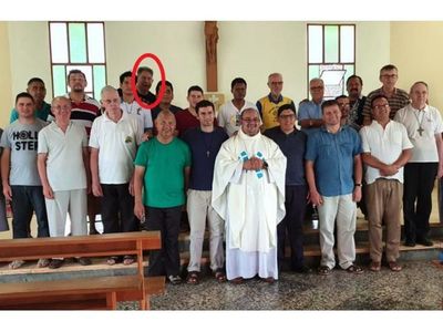 Supuesta víctima de acoso ofrece relato contra cura