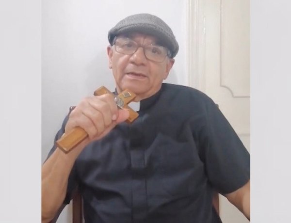 Pa’i exorcista “libera” por Facebook | Crónica
