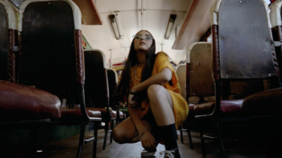 HOY / Con nuevo videoclip, Missmaella invita a su "circo"