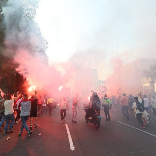 En Perú, el fútbol volvió ¡apenas por un partido! para luego ser suspendido