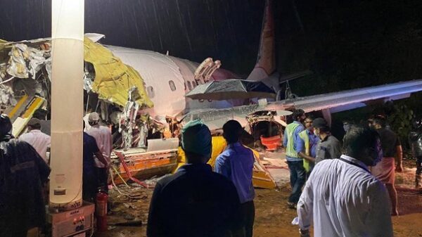 Accidente aéreo en India deja como saldo 17 muertos y 20 heridos