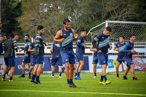 Candia calificó de 'vergüenza' lo que está pasando en el fútbol paraguayo