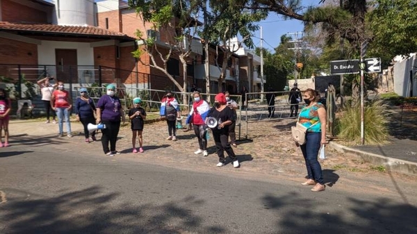HOY / Funcionarios de Salud protestaron frente a la residencia de Mario Abdo