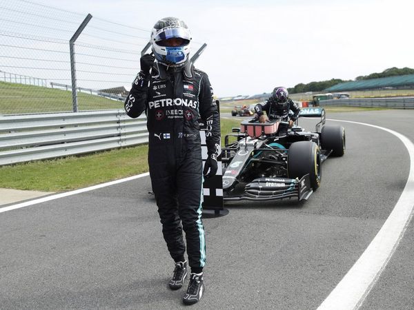 Bottas le gana la 'pole position' a Hamilton