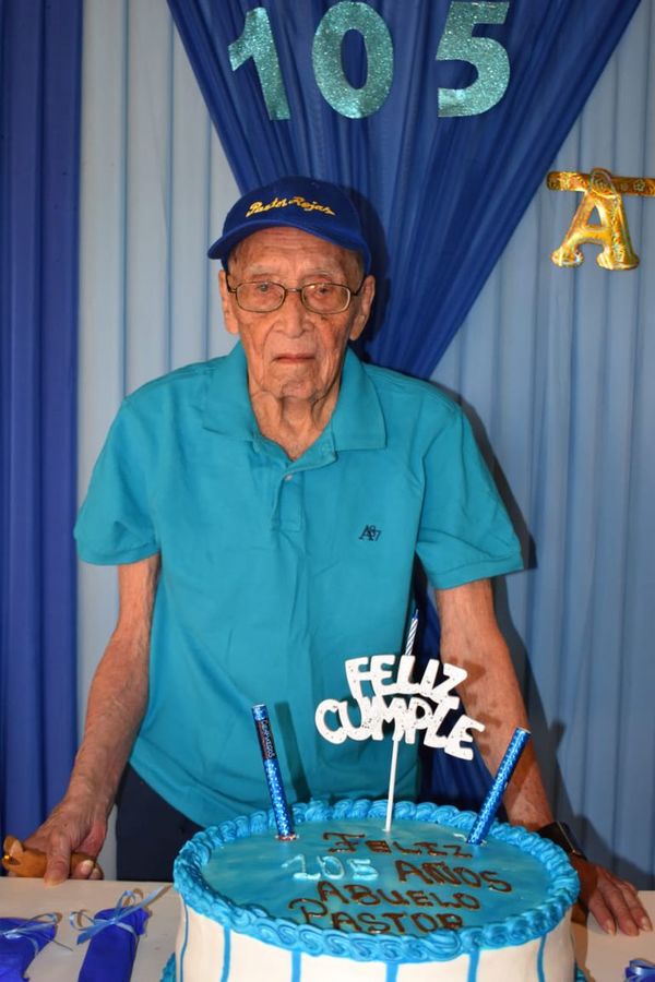 Ex combatiente celebra sus 105 años cantando y emocionado - Nacionales - ABC Color