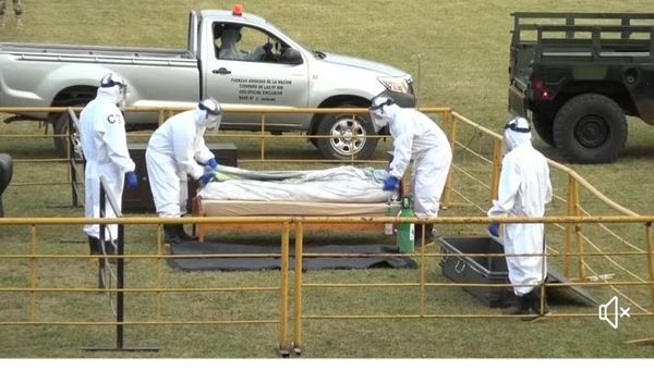 COVID-19: Presentaron equipo y protocolo de manejo de cadáveres  - Nacionales - ABC Color