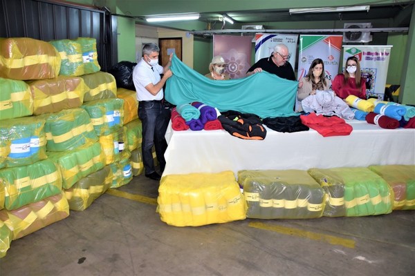 Niños y adolescentes en situación de vulnerabilidad reciben abrigos y frazadas - ADN Paraguayo