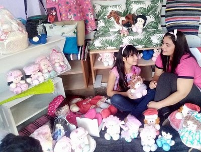 Muñequitas personalizadas causan sensación en redes | Crónica
