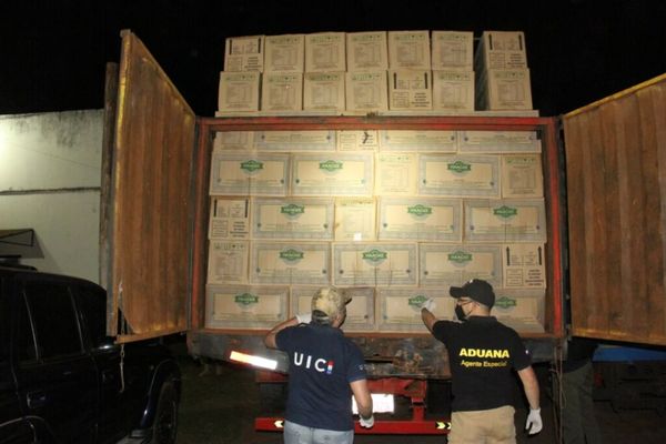 Autoridades incautan casi 30 toneladas de productos de contrabando