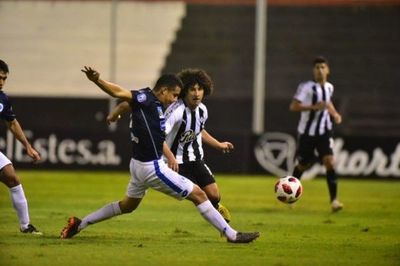 Libertad empata y pierde la punta del Apertura