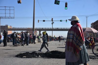 Los intentos de diálogo no rebajan la tensión política y social en Bolivia » Ñanduti