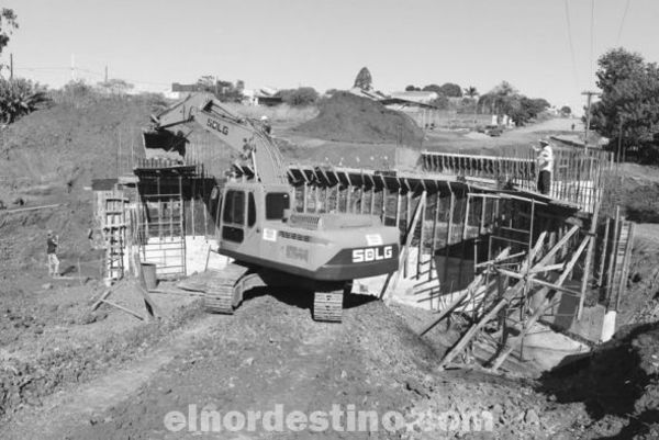 Las obras del contorno viario norte están avanzadas con la construcción de un puente y trabajos de asfaltado