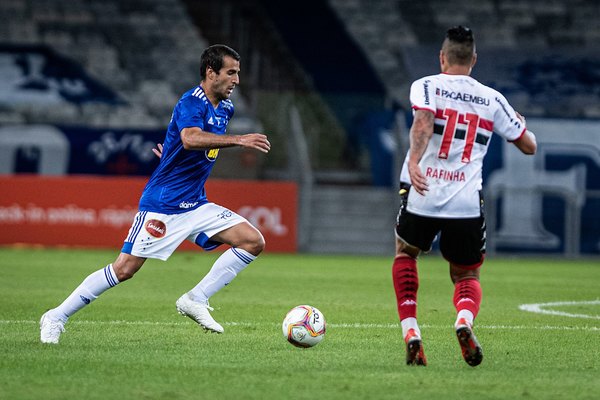 Raúl Cáceres asistió y fue el mejor del Cruzeiro en el debut en la Serie B