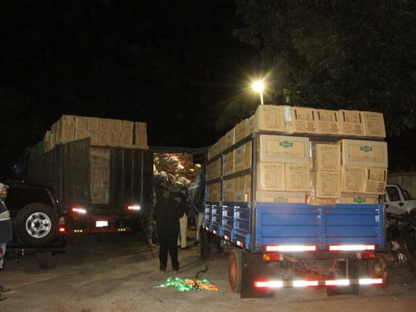 12 personas detenidas en incautación de 30 toneladas de productos de contrabando