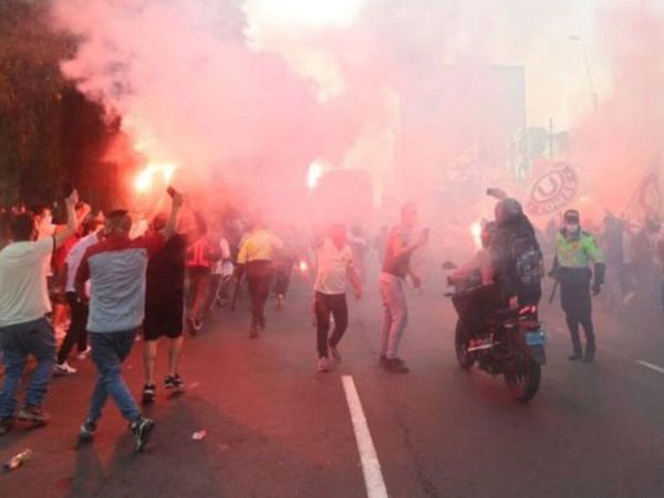 En Perú, apenas arrancó el fútbol volvió a parar