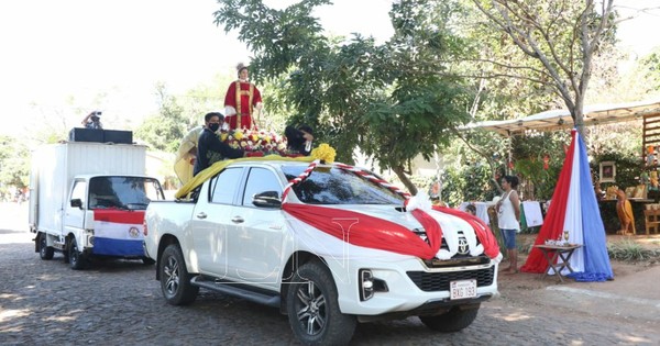 Fiesta patronal en Altos, con recorrido de su santo patrono por las calles