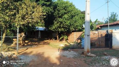 Conductor atropella una vivienda en Luque • Luque Noticias