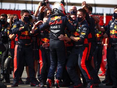 Verstappen se viste de estratega para derrotar a Mercedes