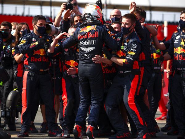Verstappen se viste de estratega para derrotar a Mercedes