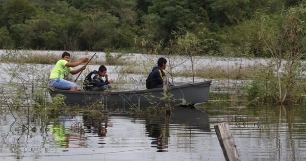 Once miembros de una familia mueren en Panamá por la crecida de un río