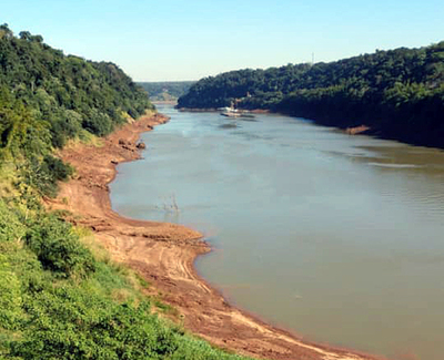 Inusual bajante del río YGUAZU en la zona de TRES FRONTERAS