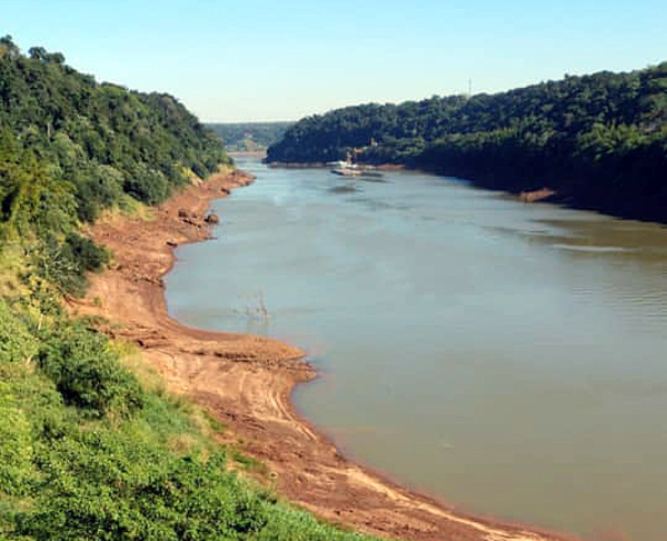 Inusual bajante del río YGUAZU en la zona de TRES FRONTERAS