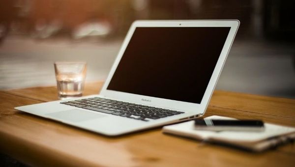 Modo home office: 55% de los trabajadores consideran difícil dejar de trabajar si lo hacen desde sus casas