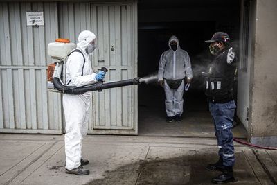 Perú registra récord de 228 decesos diarios por coronavirus - Mundo - ABC Color