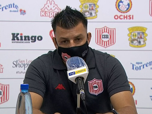 Conferencia de prensa de Alfredo Cano