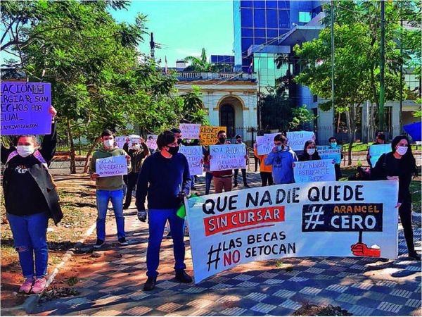 Objetan que universidades no tengan ni plataformas para clases virtuales